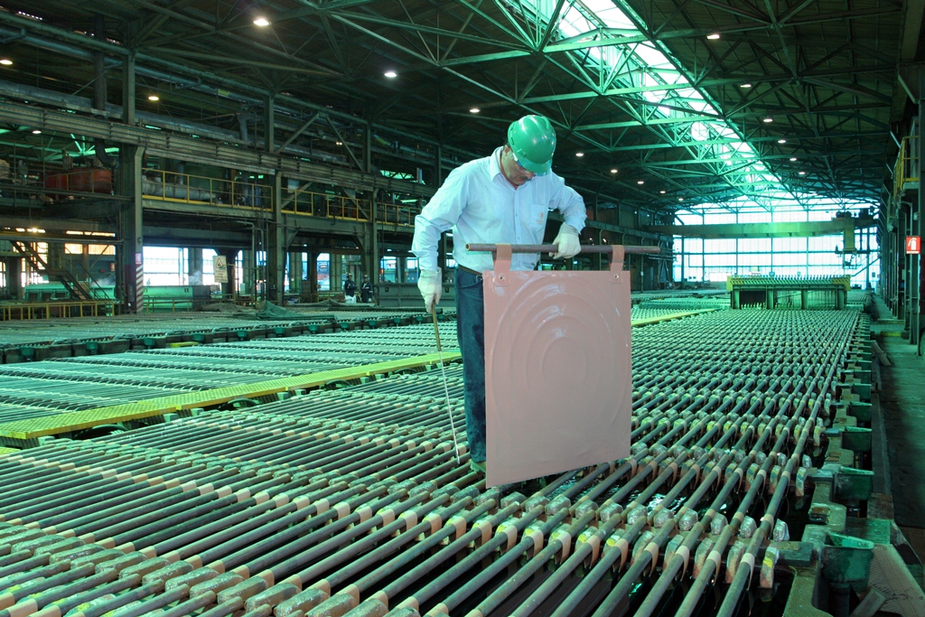 Cobre sube a máximos de una semana impulsado por inversores optimistas